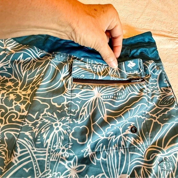 Rabbit Surf N Turf 2.5” Blue Sapphire Women's Athletic Shorts - Picture 3 of 10